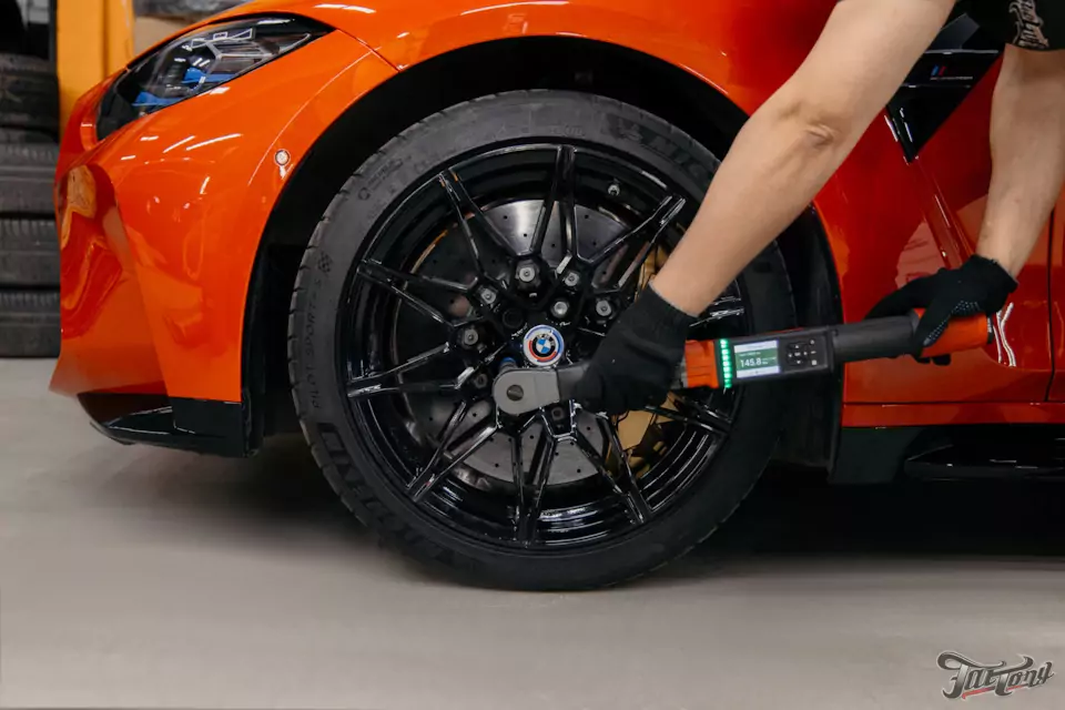 BMW M3 Competition: шиномонтаж с адаптацией и мойка подвески после зимы — как это делаем в Fat Tony